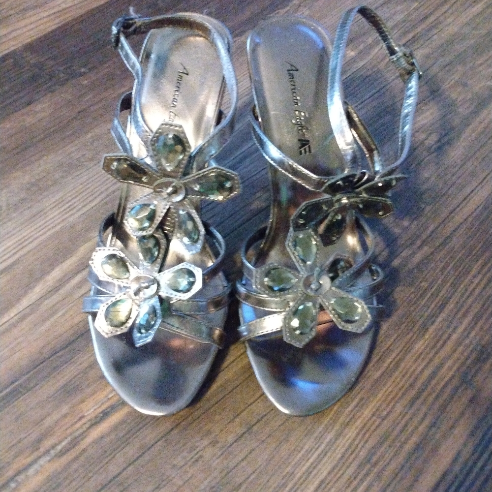 American Eagle size 7M pewter with stones 4" heels EUC